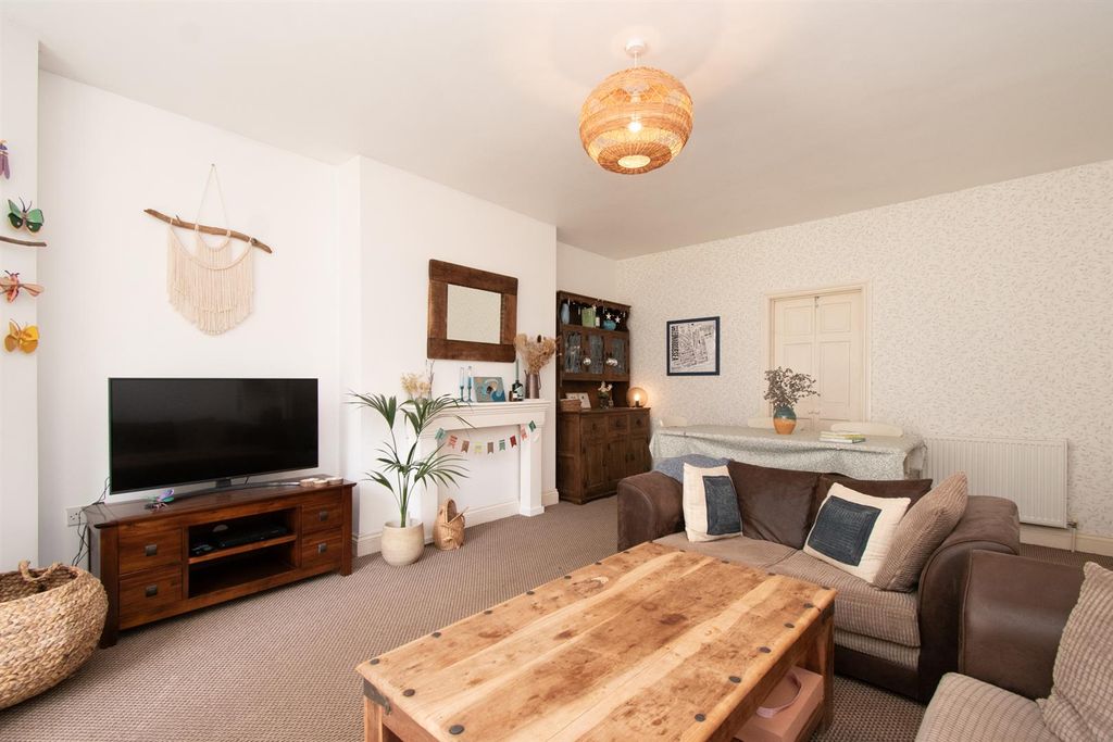 Property photo 3 of 21 Living Room