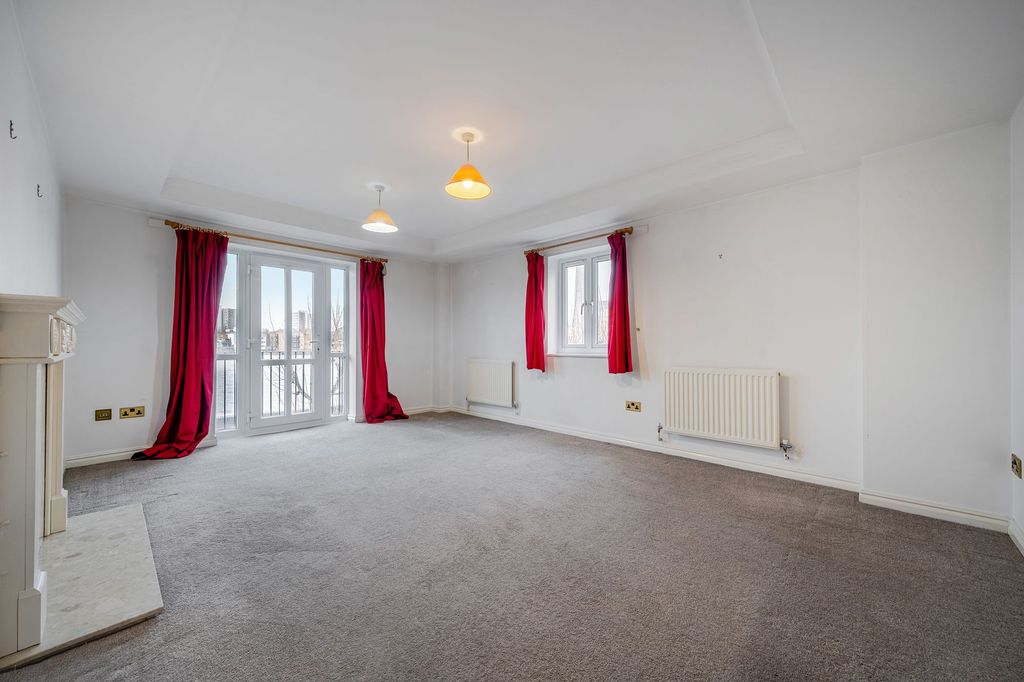 Property photo 2 of 21