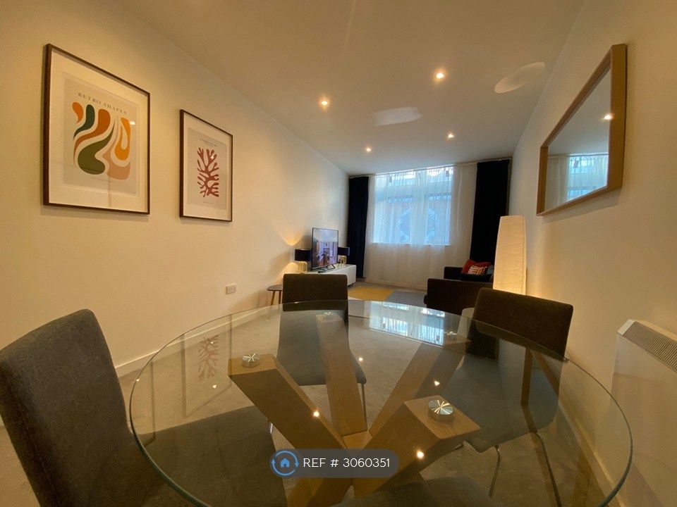Property photo 3 of 15 Lounge
