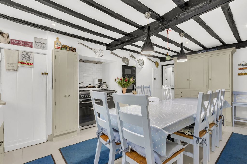 Property photo 2 of 33
