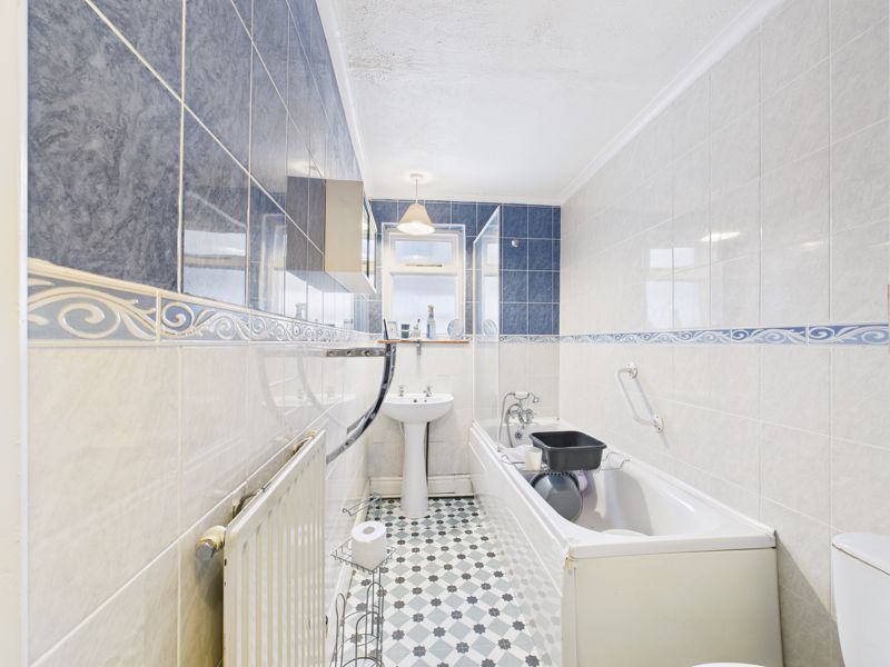 Property photo 3 of 11 Bathroom