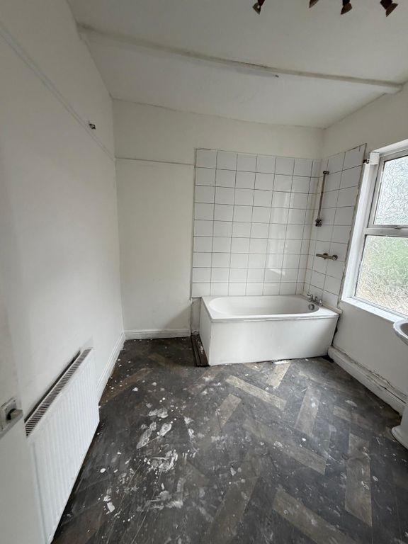 Property photo 3 of 8 Gallery