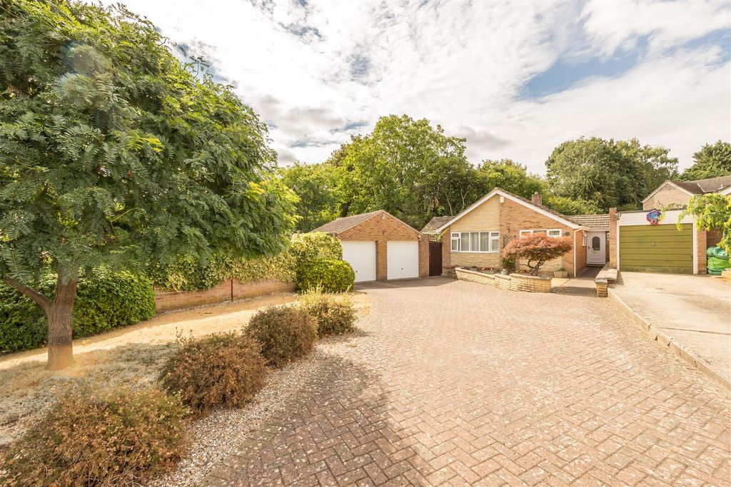 Property photo 1 of 19 Spacious Drive