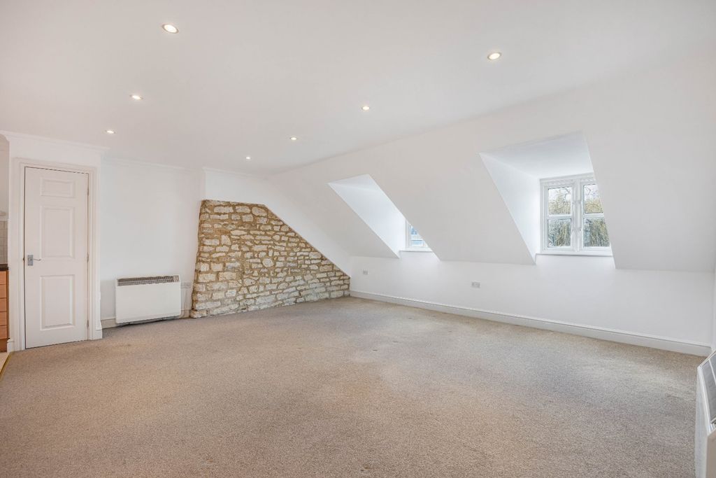 Property photo 3 of 13 Sitting Room