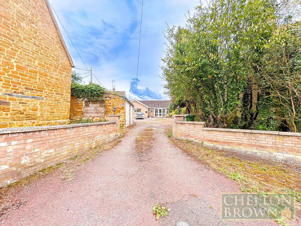 Property photo 3 of 59 Driveway