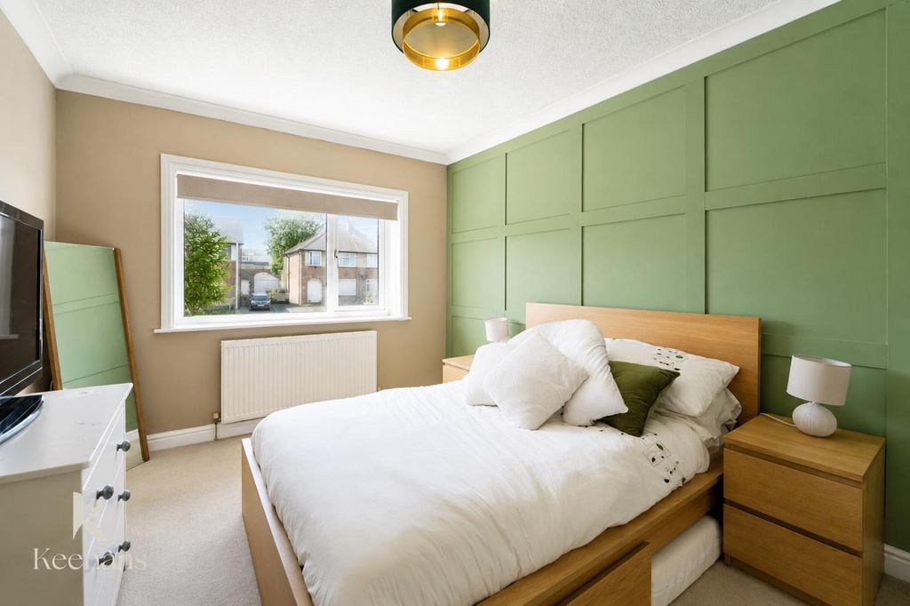 Property photo 3 of 24 Thwaites Road-10.Png