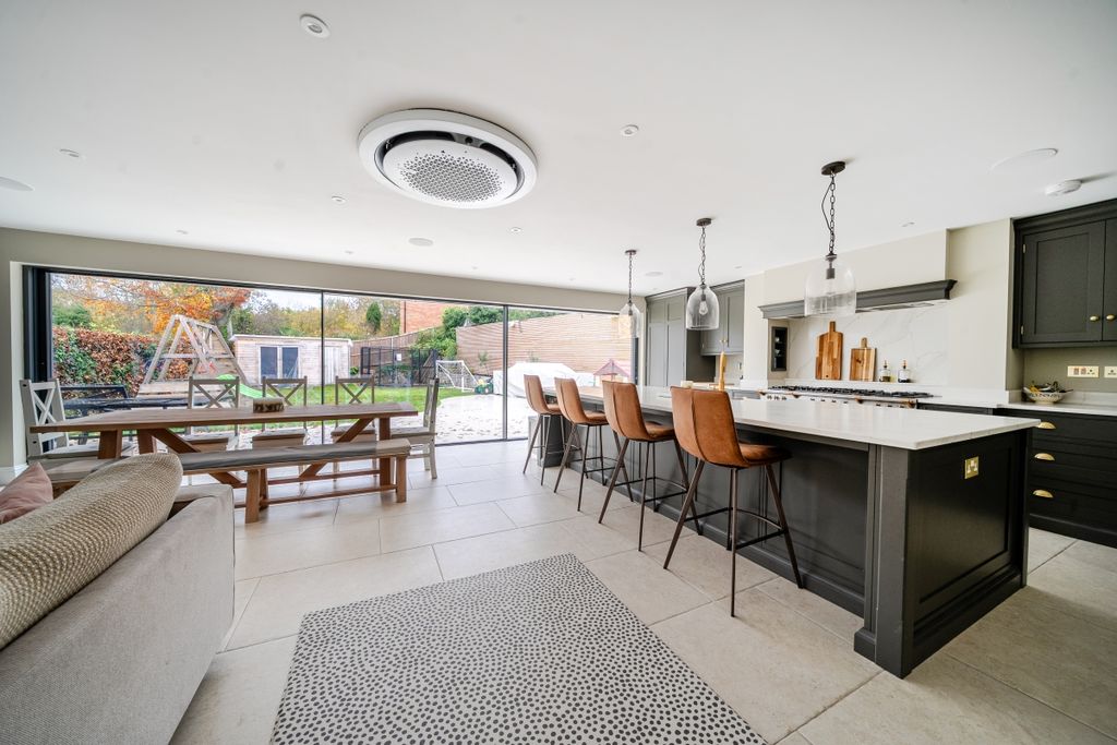 Property photo 2 of 23