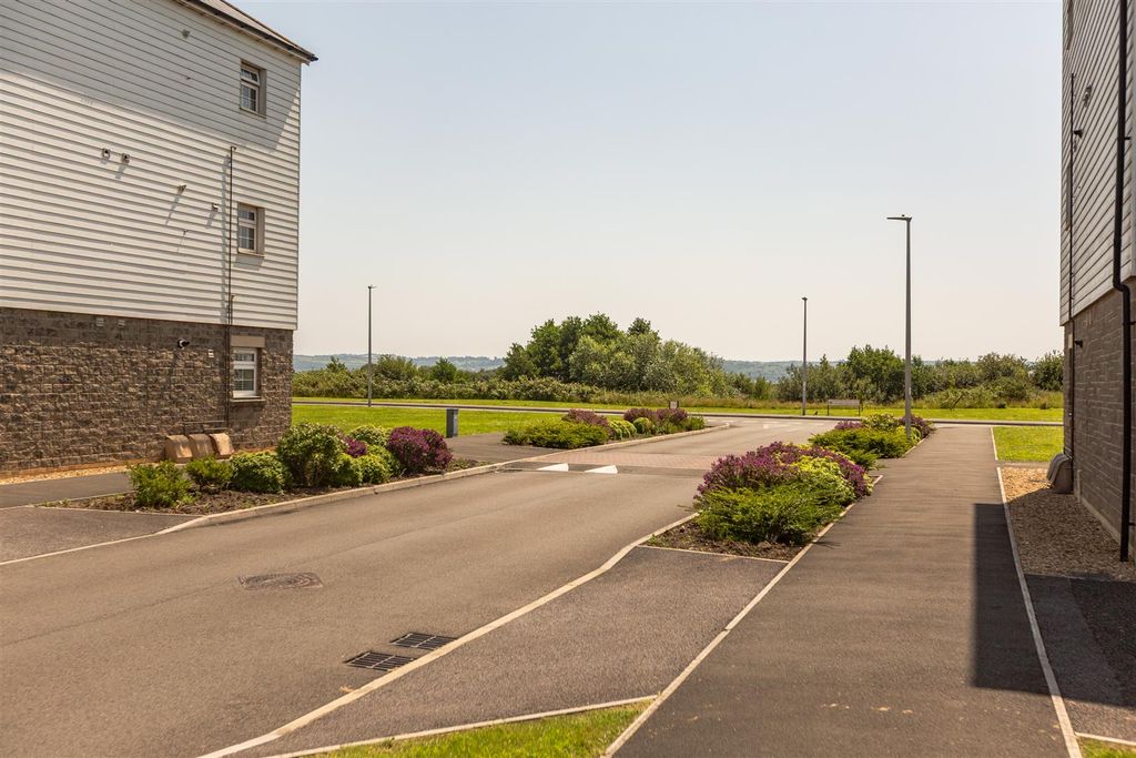 Additional image 40 of 2 bed flat for saleY Corsydd, Llanelli SA15