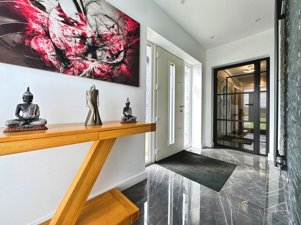 Property photo 3 of 36