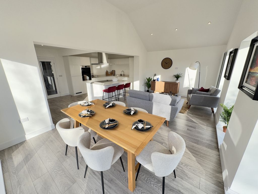 Property photo 2 of 26