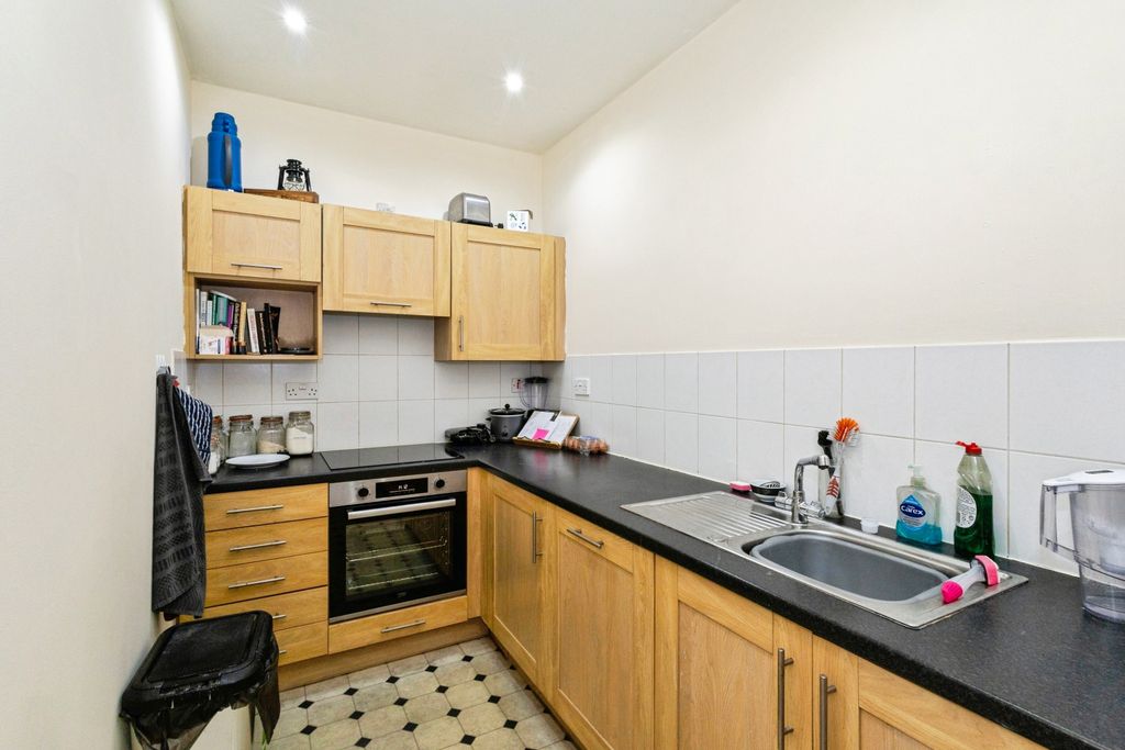 Property photo 3 of 10 Kitchen