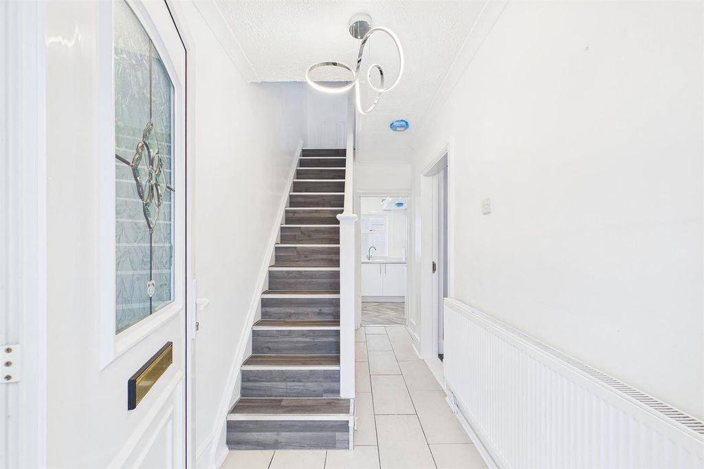 Property photo 2 of 13 Cam03736G0-Pr0231-Still002.Jpg