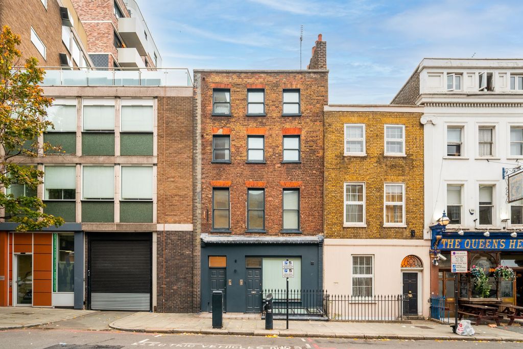 Property photo 2 of 24