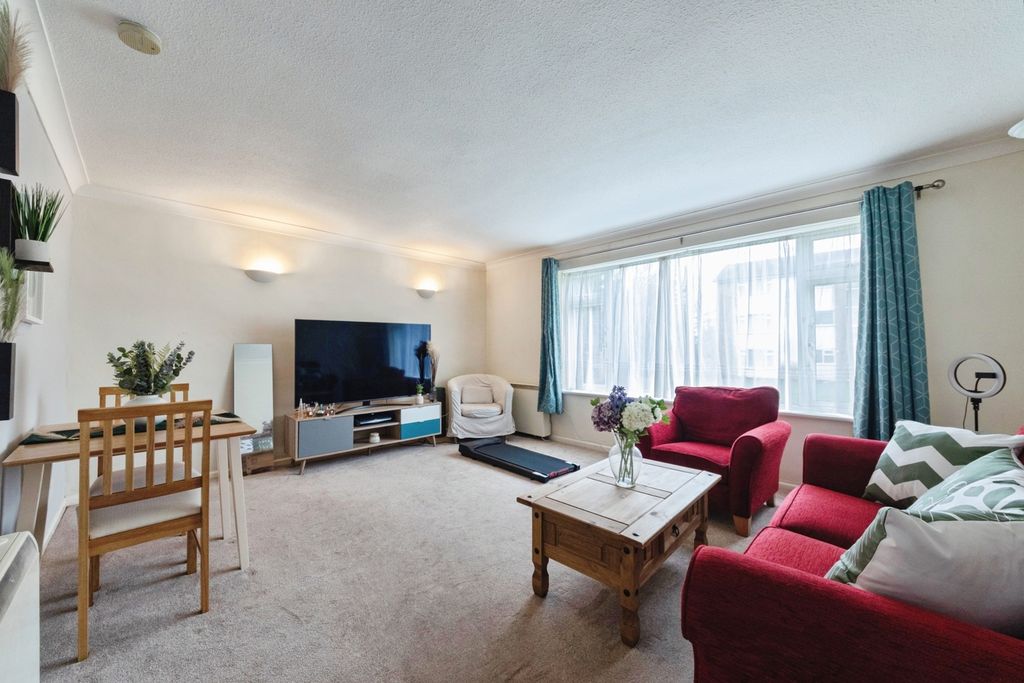 Property photo 3 of 17 Pbox-Img.Jpg