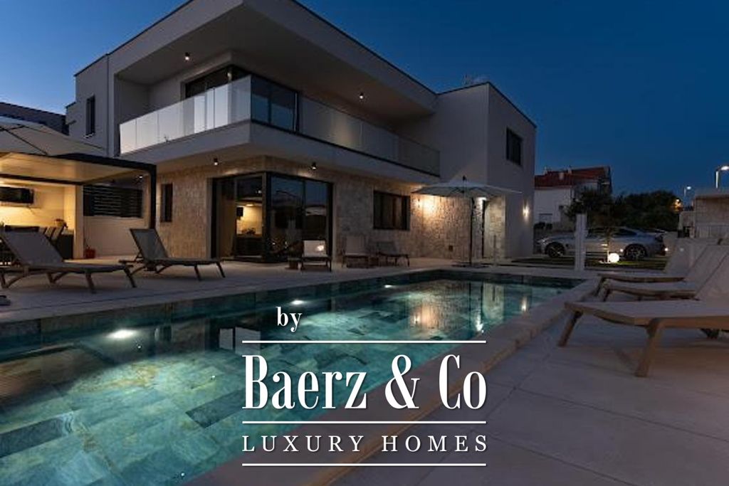 Property photo 2 of 35