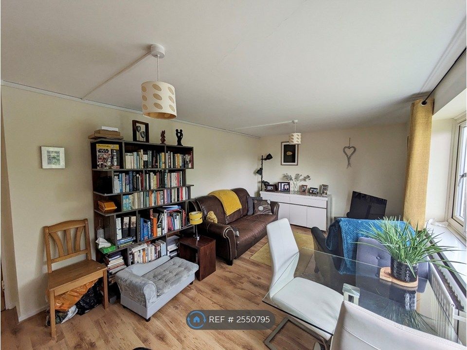 Property photo 1 of 7 Lounge