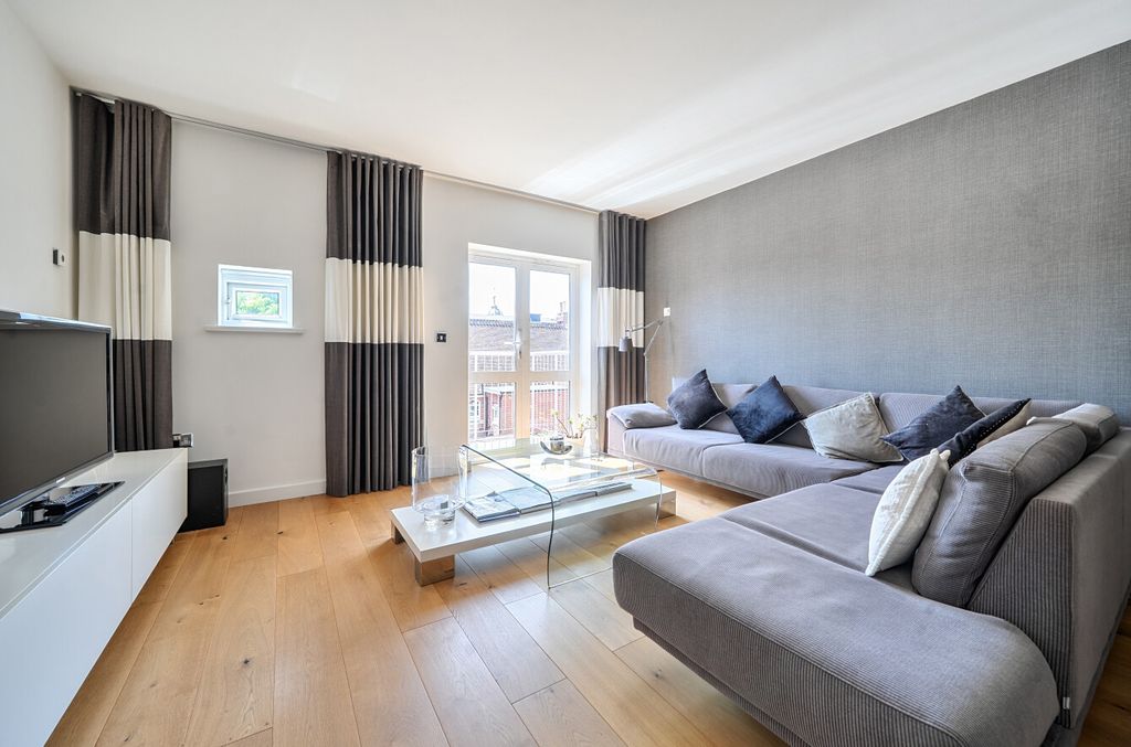 Property photo 2 of 25 1487863-10-6A5Fa0...