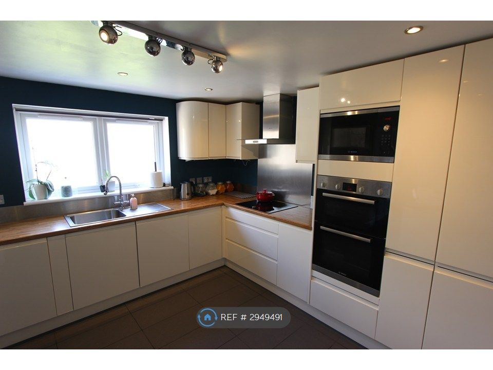 Property photo 1 of 13 Kitchen