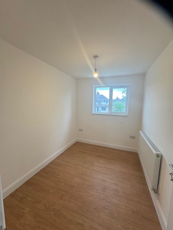 Property photo 3 of 7 Bedroom 1