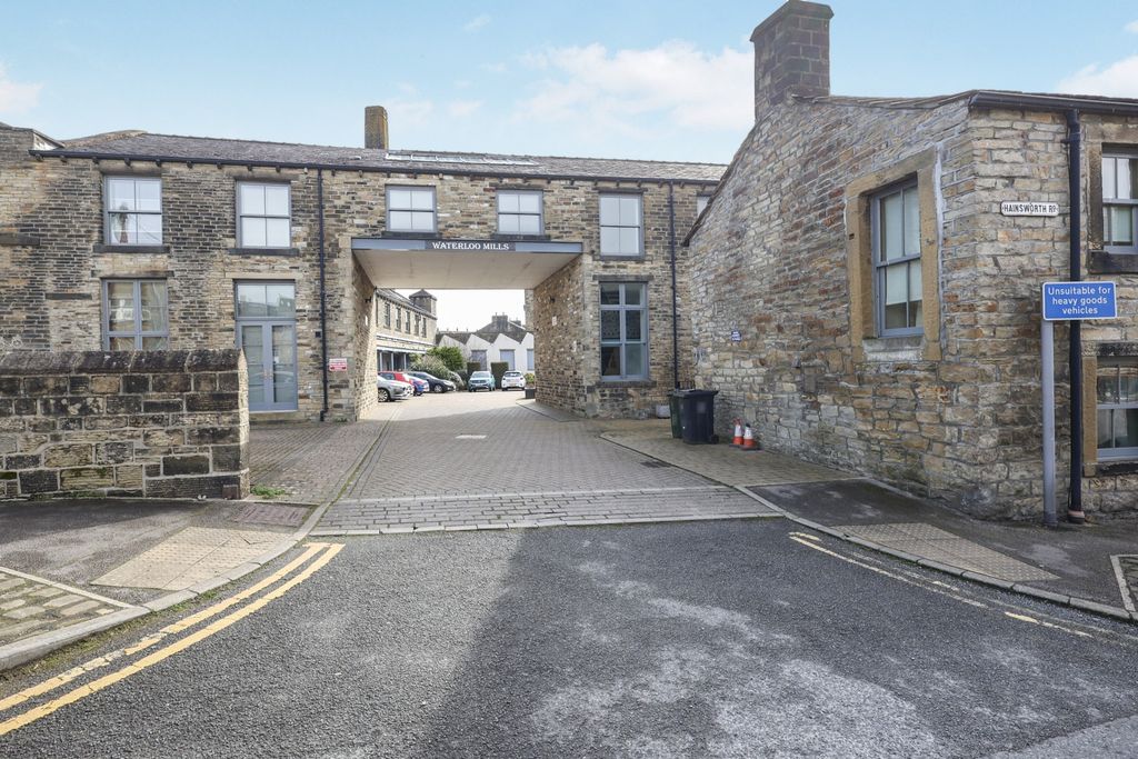 Property photo 1 of 11 Front View