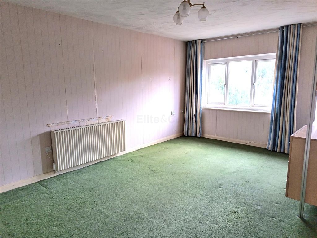 Property photo 3 of 14 Lounge