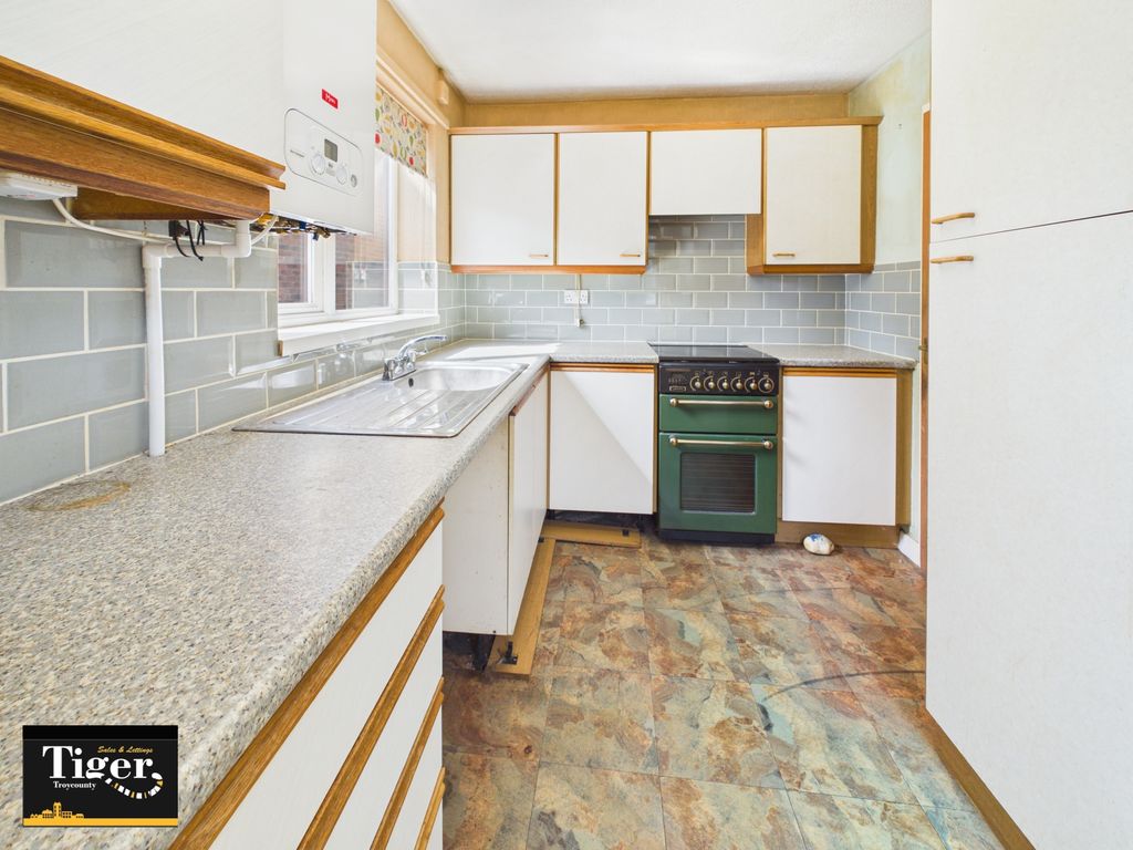 Property photo 3 of 12 Cam01931G0-Pr0402-Still007