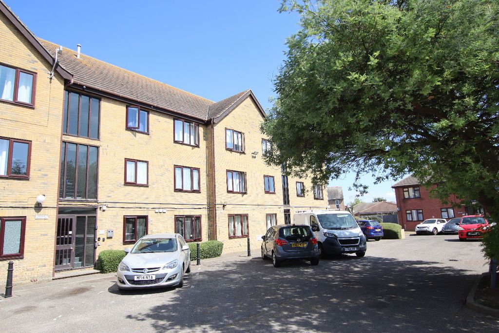 Property photo 1 of 8 Empire Court, Warwick Road, Clacton On Sea.