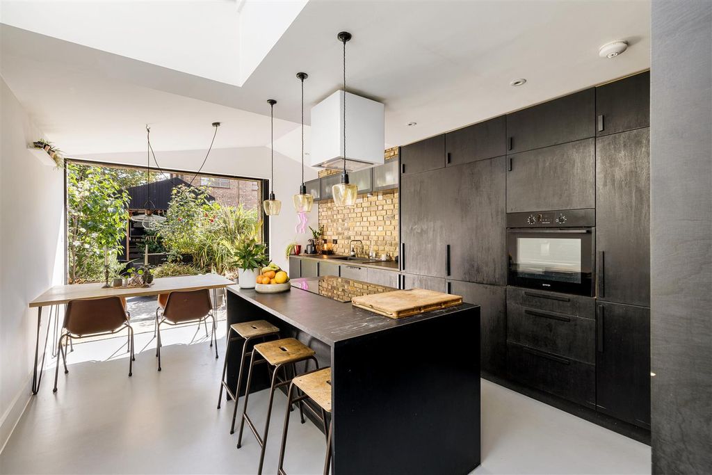 Property photo 3 of 56 Bristol Road, E7