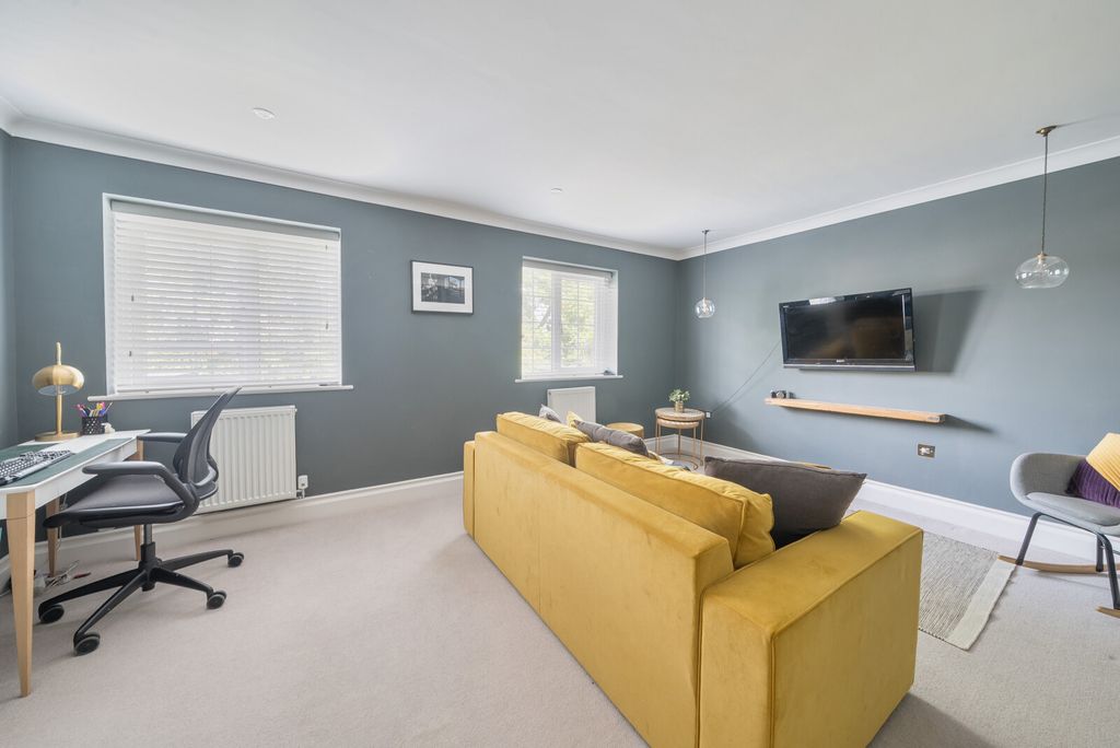 Property photo 2 of 14 1312061-4-685922d...