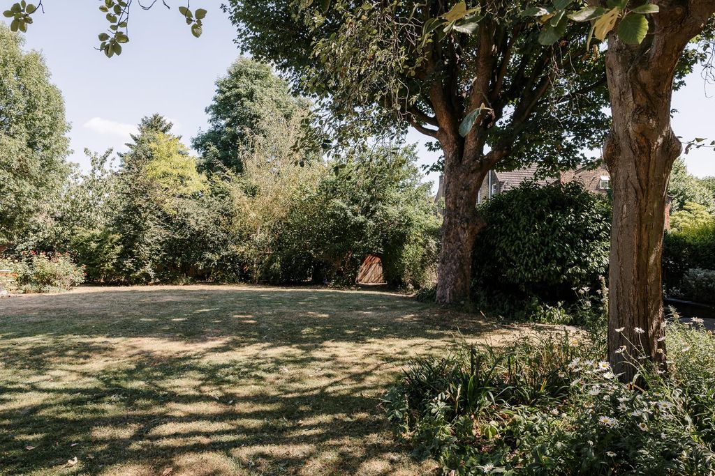 Property photo 3 of 11 South Facing Rear Gardens