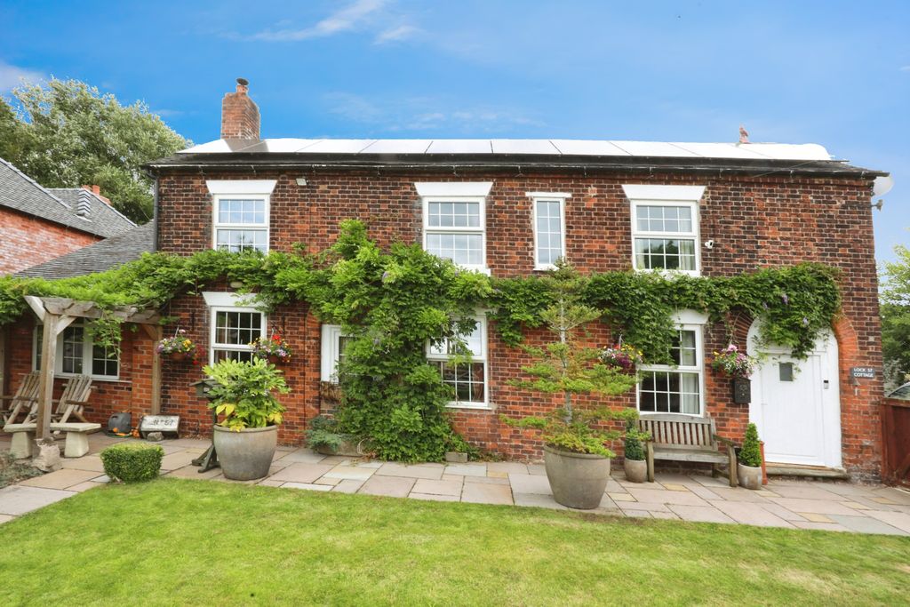 Property photo 2 of 27
