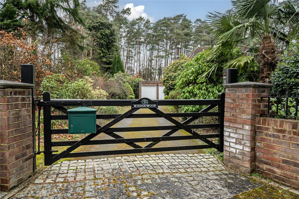 Property photo 2 of 32 Picture No. 11