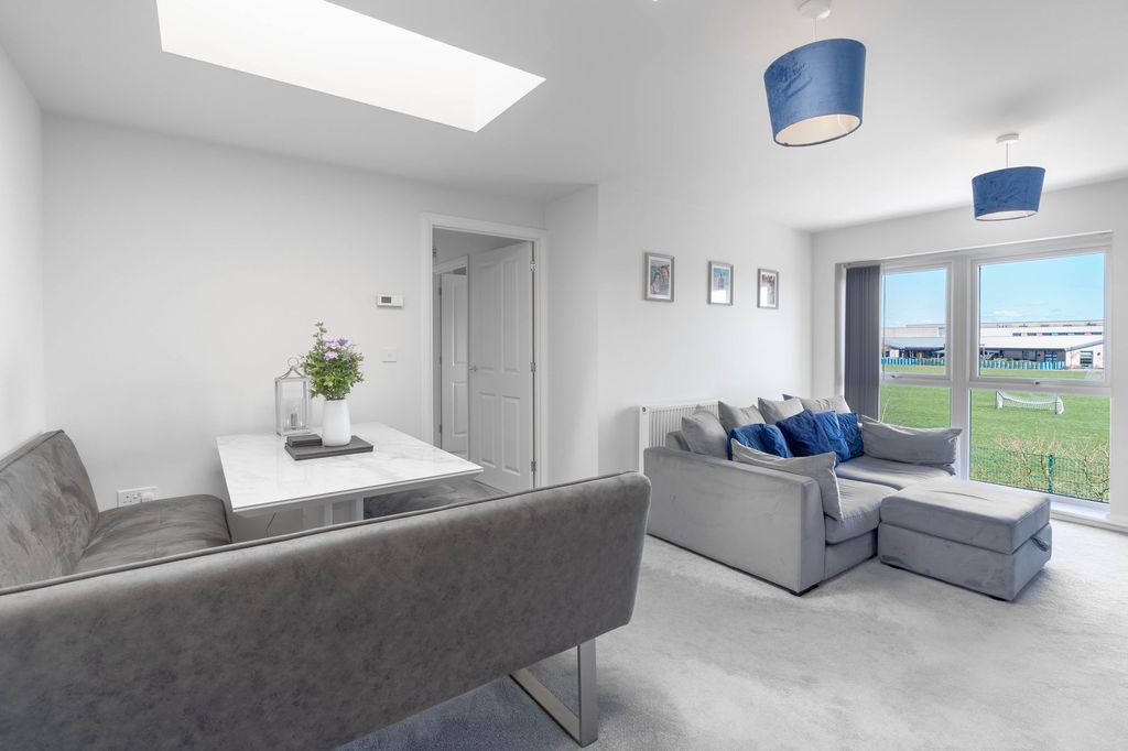 Property photo 2 of 11