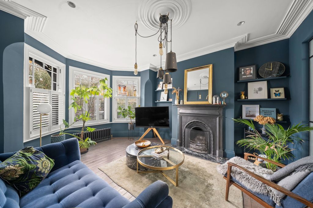 Property photo 2 of 20