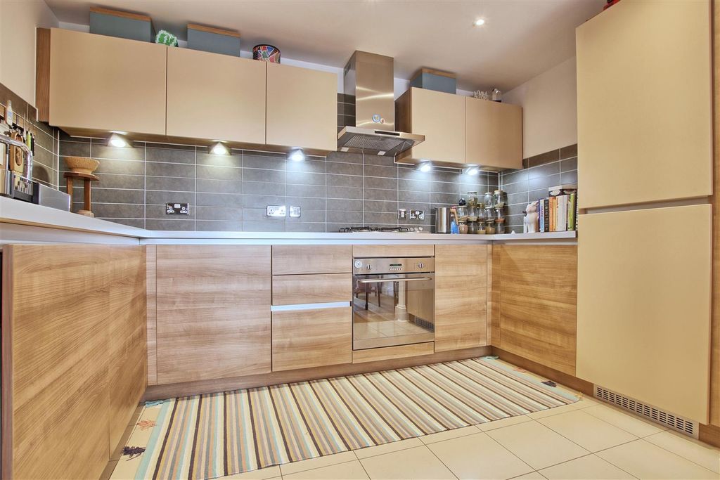 Property photo 2 of 16 Kitchen 2.Jpg