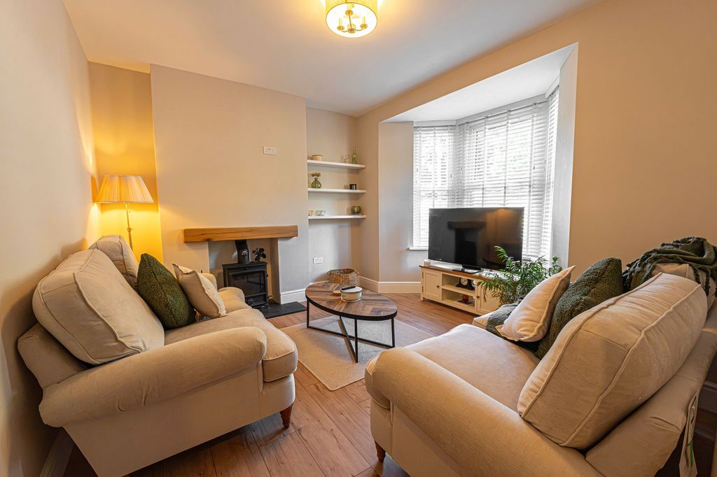 Property photo 3 of 31