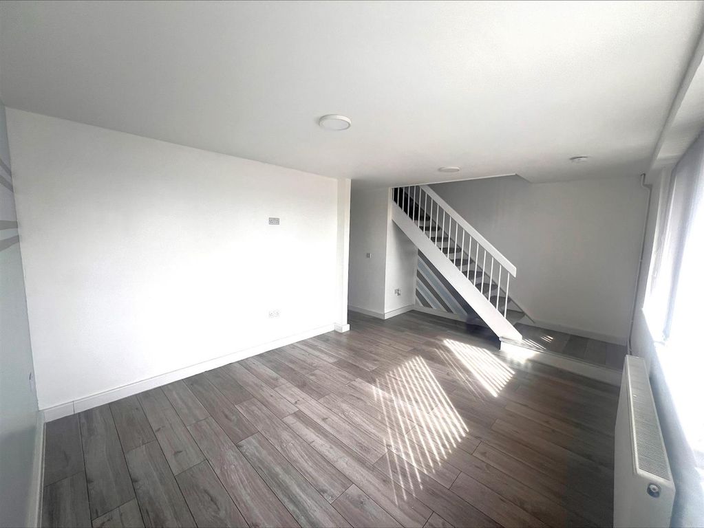 Property photo 2 of 27 Processed-8456850B-7E6F-4B81-8DCC-Cb324Fc20275.Jpe