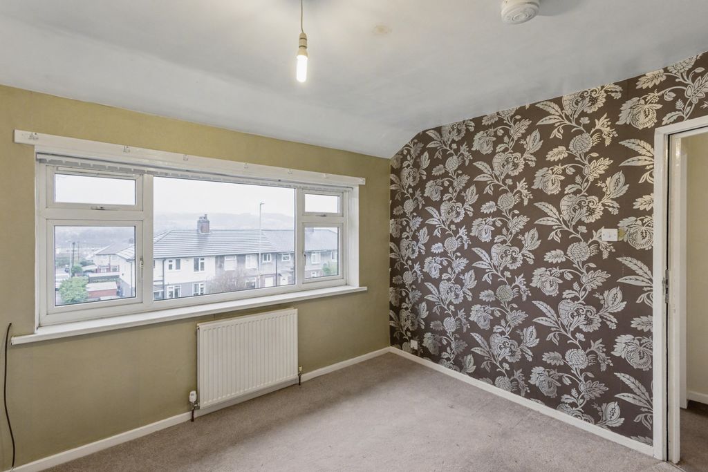Property photo 2 of 15 103 Owlet Road, Shipley, West Yorkshire, Bd18 2En