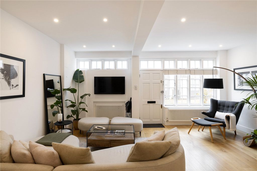 Property photo 3 of 16 Reception