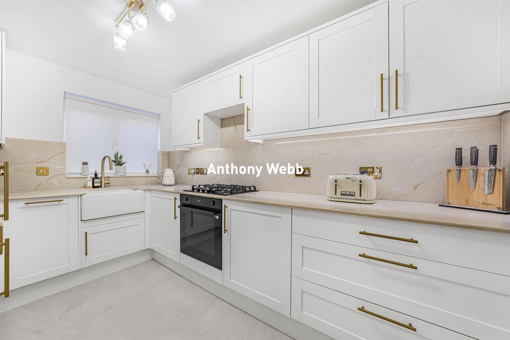 Property photo 2 of 18 Kitchen