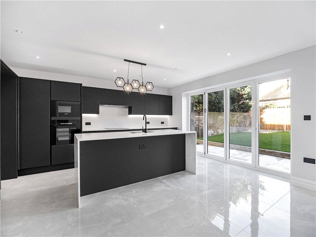 Property photo 2 of 40 Reception/Kitchen