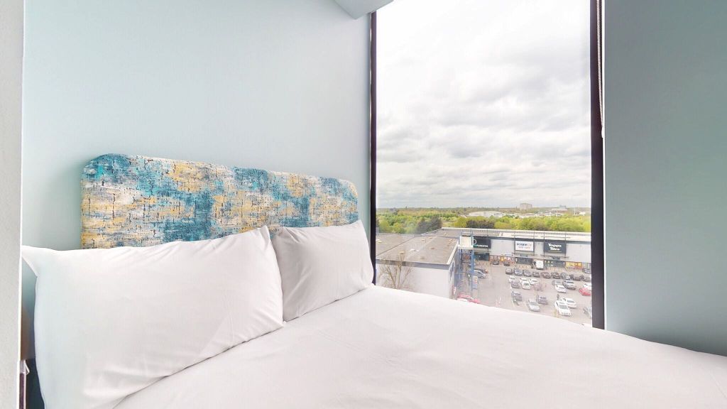 Property photo 1 of 10 Bedroom