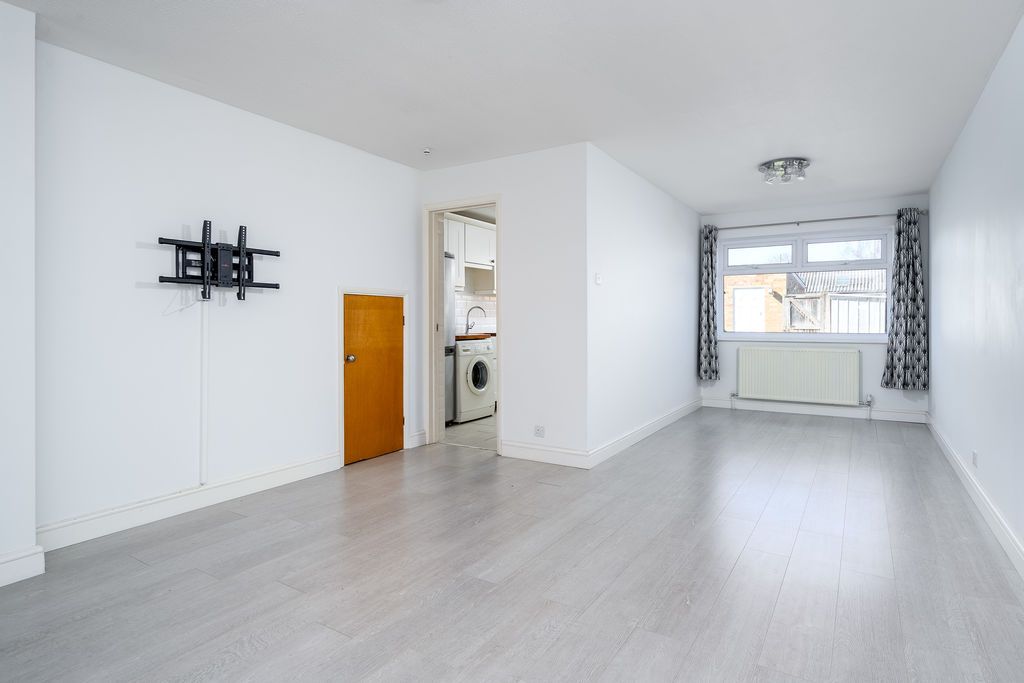 Property photo 3 of 11 Photo 6