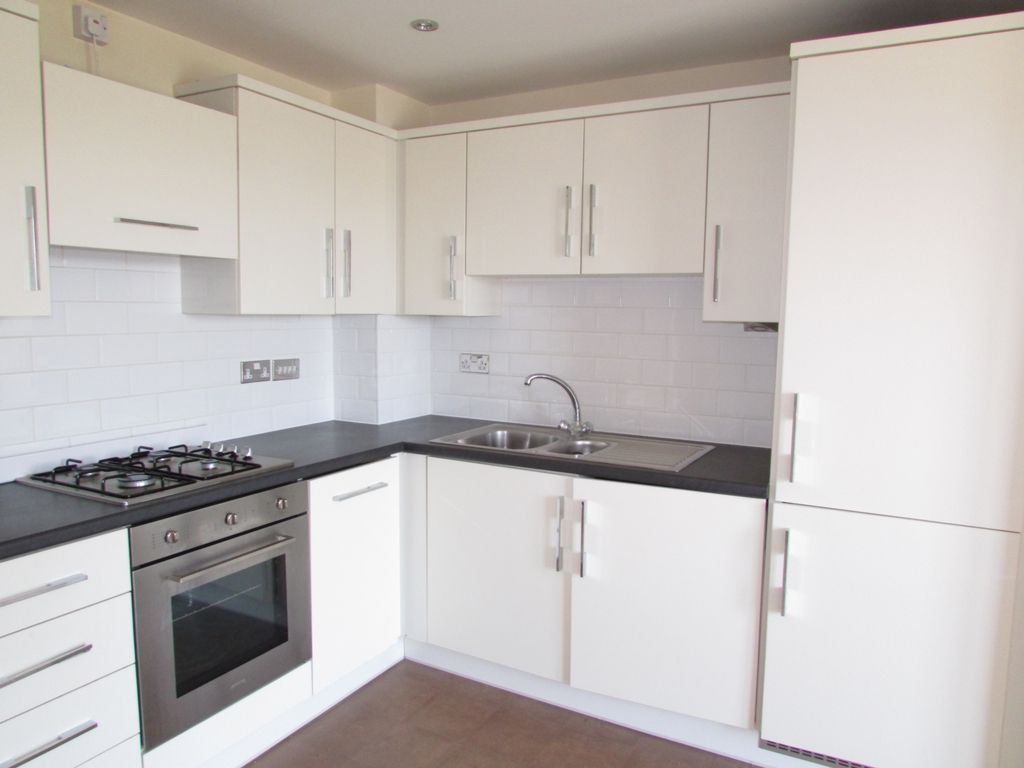 Property photo 3 of 10 Kitchen Side