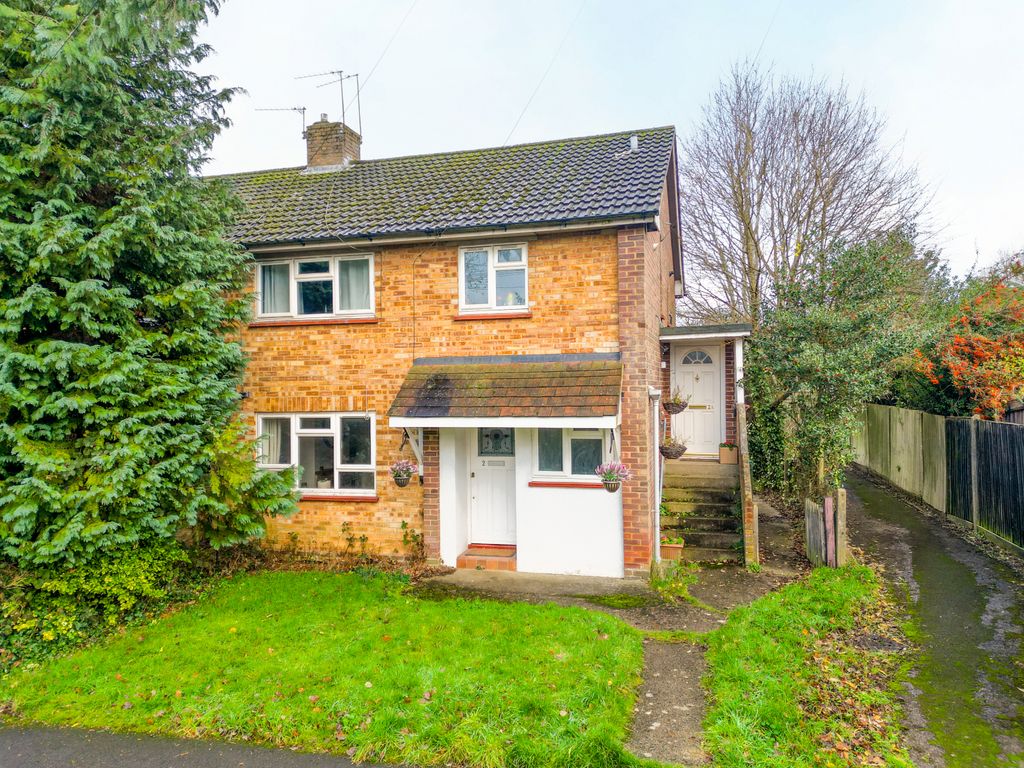 Property photo 1 of 9 Vicarage Lane, Bovingdon