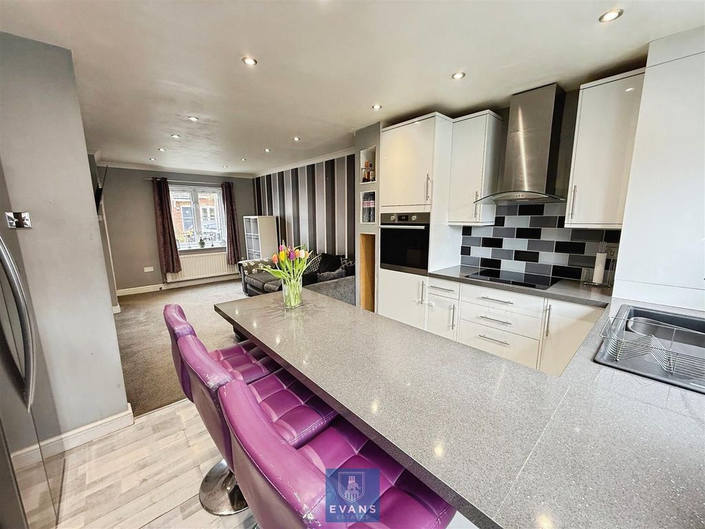 Property photo 2 of 12 Kitchen