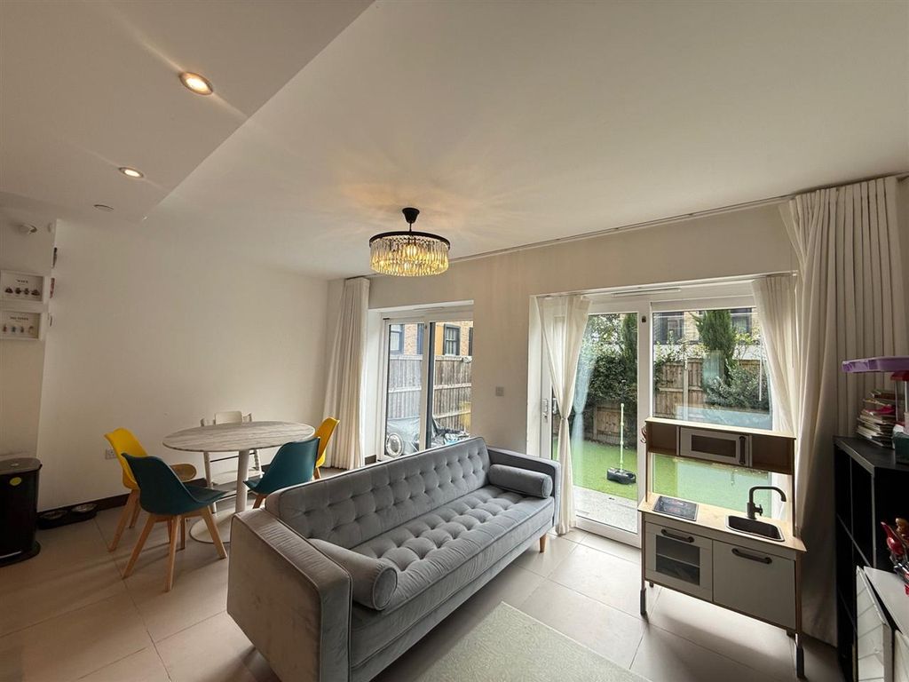 Property photo 3 of 12