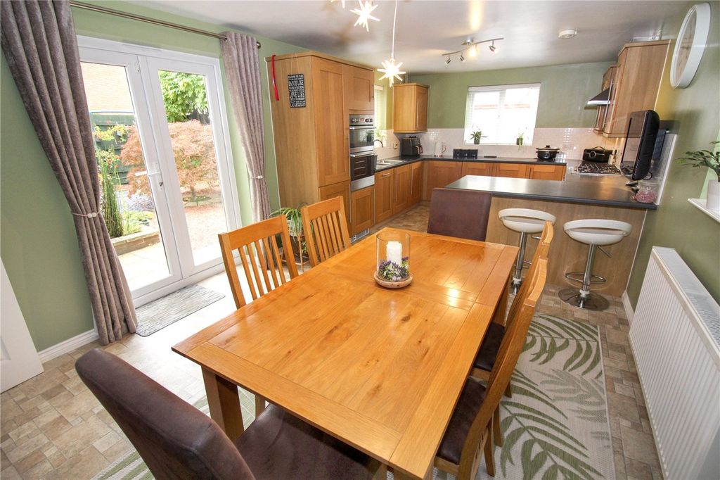 Property photo 2 of 23 Picture No. 12