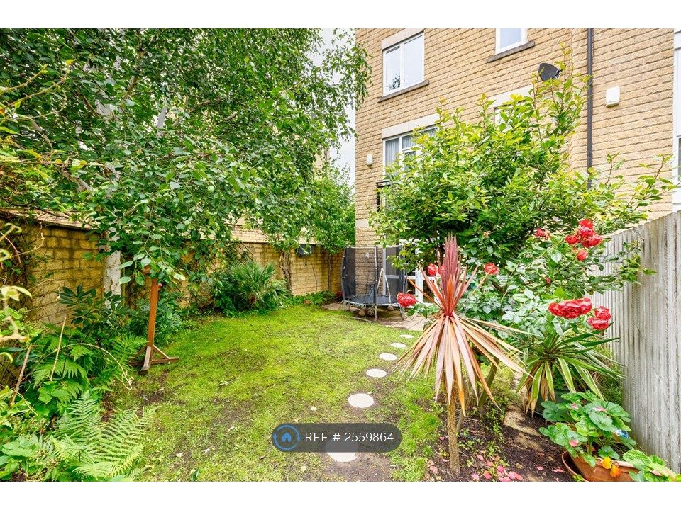 Property photo 2 of 32