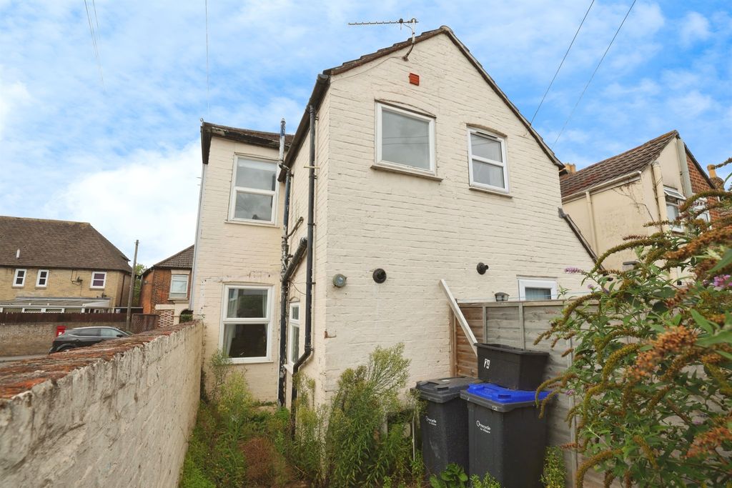Property photo 2 of 13